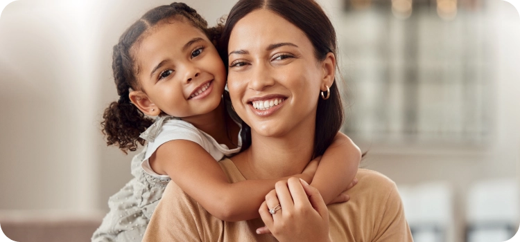 صورة لامرأة مع طفل
